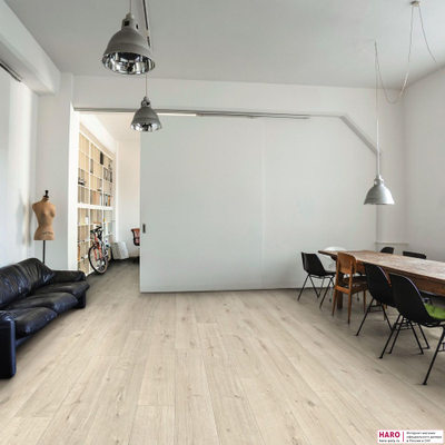 Декор ламината Haro Дуб Савона Белый 538648 в интерьере комнаты