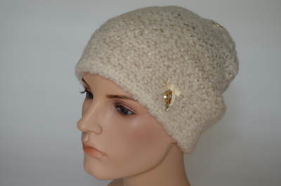shapka-belaya-iz-alpaka-zhenskaya-vizio-italiya-7007-cy