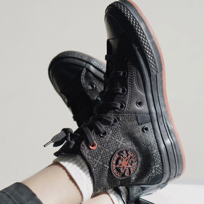 Мужские черные кеды Converse All Star CNA total black с красной подошвой