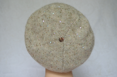 Вязаный берет для женщин зима 2021 - 2022 фото новых женских беретов Vizio Италия