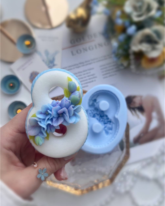 ВОСЬМЕРКА С ГОРТЕНЗИЕЙ