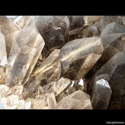 Рутил в кристаллах дымчатого кварца. Бразилия.  260*220*103мм (ААА)