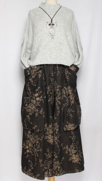 БРЮКИ-ЮБКА джинс-гобелен "КРЕАТИВНЫЕ КАРМАНЫ" мелкие цветы черные, синие р.46-54