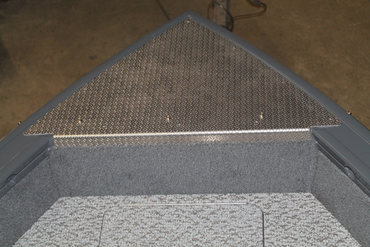 рифленая площадка в носу