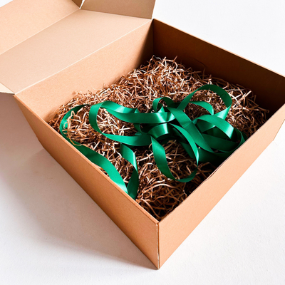 2 штуки - Огромная подарочная коробка GILEV 45х45х20см с зеленой лентой и наполнителем крафт