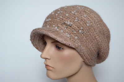 bezhevaya-vyazanaya-kepka-s-kozyrkom-italiya-vizio-6922