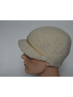 pushistaya-zhenskaya-kepka-zhokeyka-vizio-italiya-7006