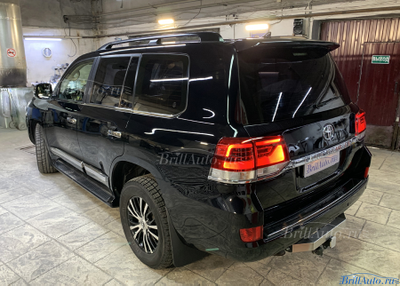 Полный рестайлинг Toyota Land Cruiser 200 из 2007-2015 в 2021 (Минимальный)
