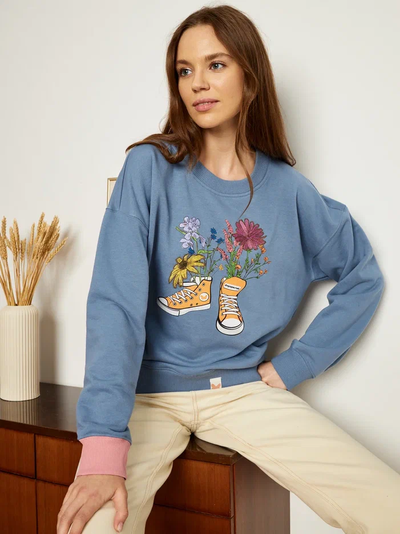 ЖЕНСКИЙ СВИТШОТ ГОЛУБОЙ "ЦВЕТОЧНЫЕ КЕДЫ"