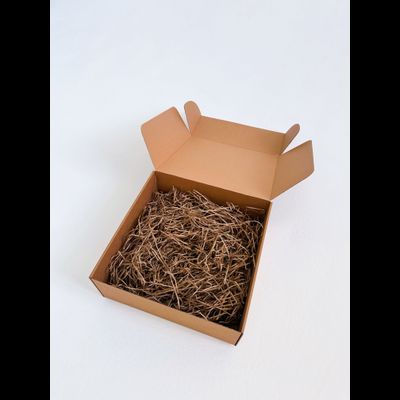 Большая подарочная коробка GILEV 37х37х14см с персиковой лентой и наполнителем крафт