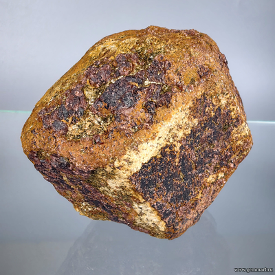 Альмандин (разн. гранат). Россия. 90*65*65мм