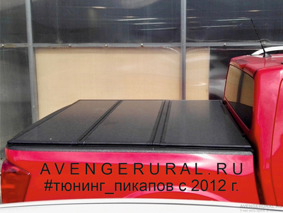 Жёсткая трёх-секционная алюминиевая крышка на пикап DFM Rich 6. Быстро ставится и снимается!