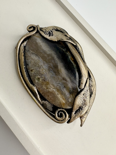 Броши из натуральных камней и кожи