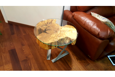 Журнальный столик из спила березы под каленым стеклом.Работа spilcenter.com