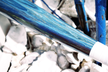 Морская бейсбольная бита нарисованная в технике Fluid Art