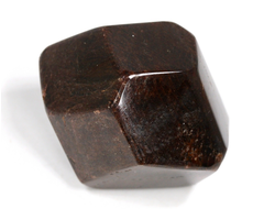 Гранат Альмандин, кристалл полированный, Россия, Кольский п-ов, Тахлинтуайв гора (44*35*28 мм, 90 г) №29833