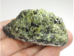 Хризолит (Перидот, Оливин), кристаллы на породе, США (59*32*28 мм, 75 г) №38096