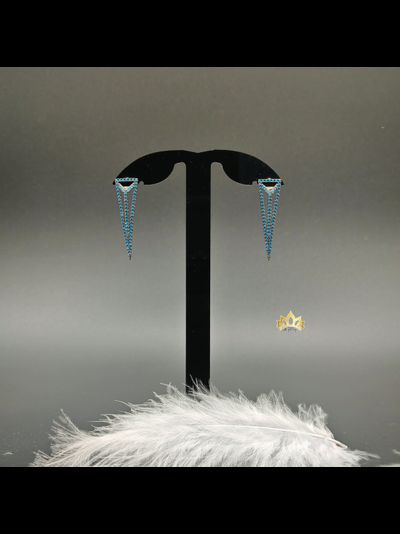 Треугольные серьги с сатиновыми бирюзовыми кристаллами 3,5см