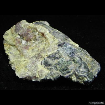 Флюорит (ратовкит) с аметистом и баритом