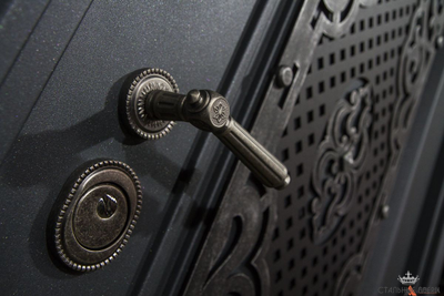 Prefect Префект /ПК 26мм рис. "Чикаго" крашенная RAL9001 с багетом из массива березы