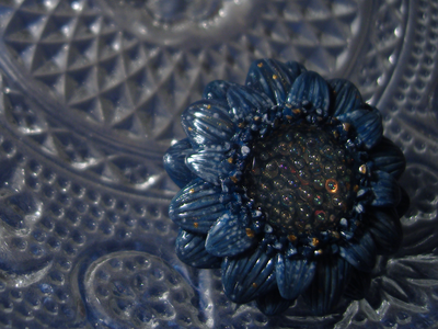 "Каллистефус Галактика", мини брошь с космическим цветком