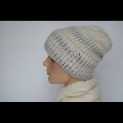 Белая женская шапка с отворотом и стразами Vizio Италия 8007 SRY фото