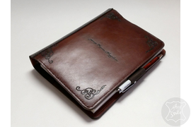 кожаный органайзер с гравировкой на обложке, именной ежедневник, ежедневник на заказ