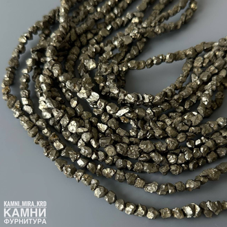 Пирит дикие малые кусочки 3-6х5-7 мм, цена за нить 18 см