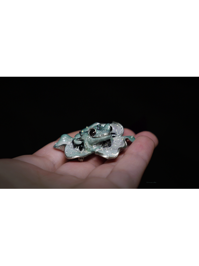 Мини-брошь с лягушкой "Принцесса весеннего леса" (4 см)