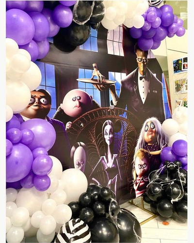 Фотозона "Семейка Адамс"