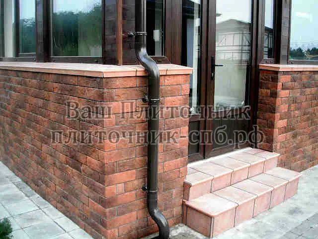 Коттеджный поселок "Парквэй". Облицовка стен клинкерной плиткой.