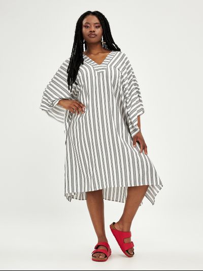 Эффектное летнее платье в полоску