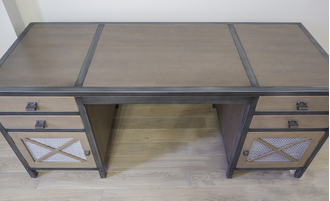 Письменный стол с 2 боковыми тумбами, в стиле loft.