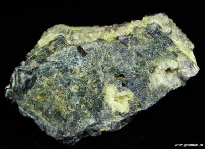 Флюорит (ратовкит) с аметистом и баритом