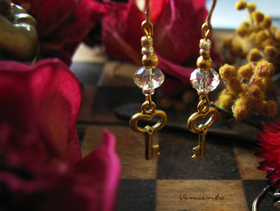 Золотой ключик. Авторские серьги с хрустальными бусинами