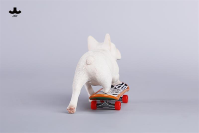 Французский бульдог на скейте (белый) - Коллекционная фигурка 1/6 Skateboard French Bulldog (JXK243A) - JXK