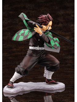 Фигурка 1/8  Тандзиро Камадо (Tanjirou Kamado)