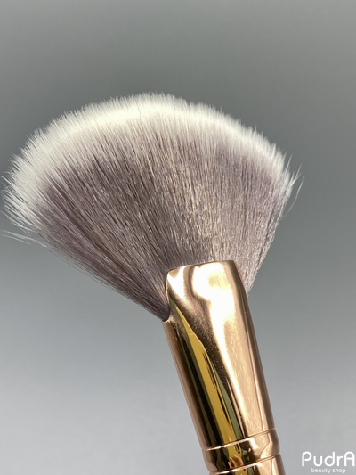 Topface Кисть для макияжа F22 Fan Brush для хайлайтера