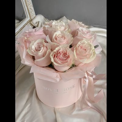 Подарок в коробочке на 14 февраля с цветами