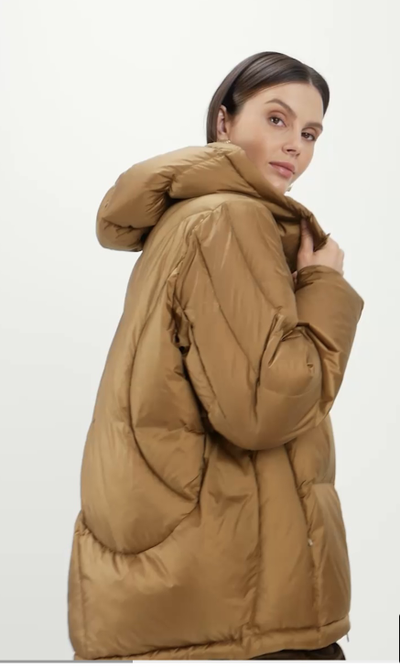 Яркий пуховик с эффектом металлик