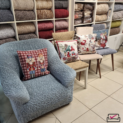 Наволочка Гобелен декоративная, 45х45 см. Санта и свиток желаний. Золото