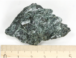 Актинолит, Россия, Северный Кавказ, КЧР, река Большой Блыб (50*30*27 мм, 34 г) №29621