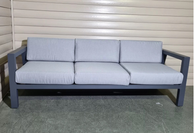 Диван трехместный Graphite из алюминия