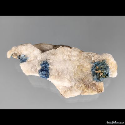 Лазулит в молочном кварце. Россия. 70*35*10мм