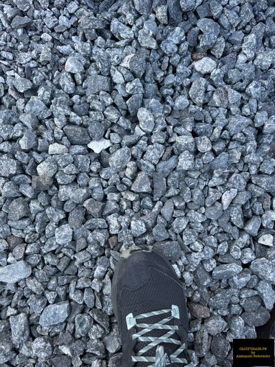 серый декоративный щебень