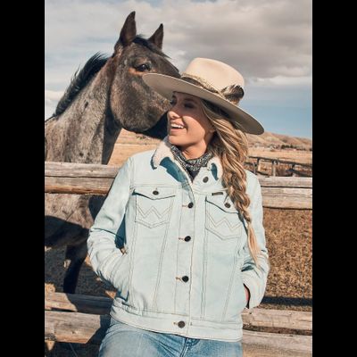Куртка Wrangler® Retro® Women's  Sherpa Lined Western Denim Jacket