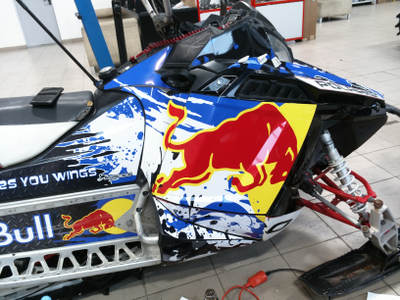 Наклейки на снегоход Polaris PRO RMK 2011-2015 RedBull №121