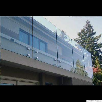 Стеклянные ограждения балкона на точечных креплениях с поручнем из нержавеющей стали aisi 304