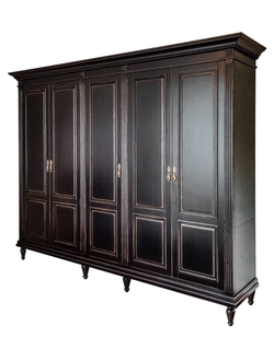 Шкаф для одежды пятистворчатый.