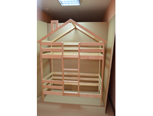 Кровать-домик двухъярсуная с оригинальной крышей